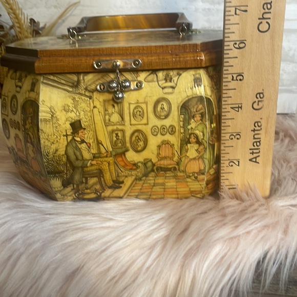 Vintage 1970’s Dutch Anton Pieck Decoupage Octagon Wooden Purse, Bakelite Handle - Picture 8 of 10